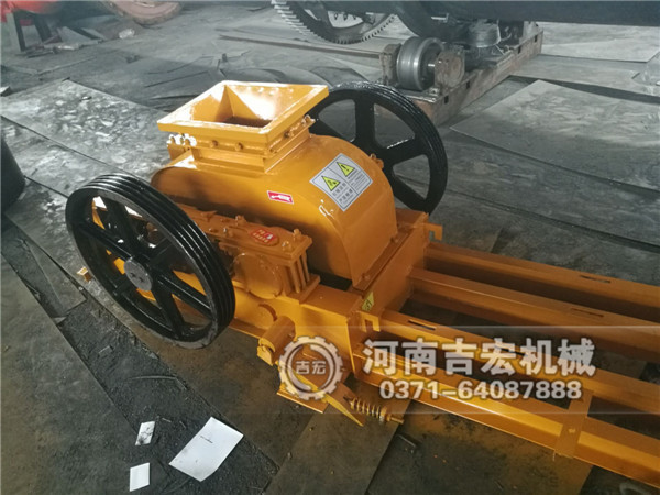 400&times;250石英砂破碎設備發往福建漳州