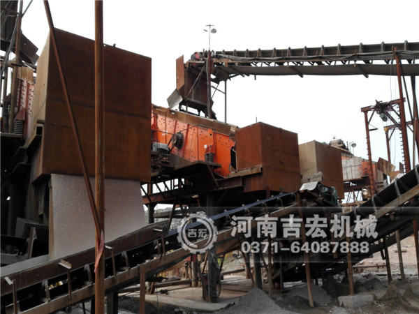 四川綿陽1200&times;1000對輥破碎機生產現場