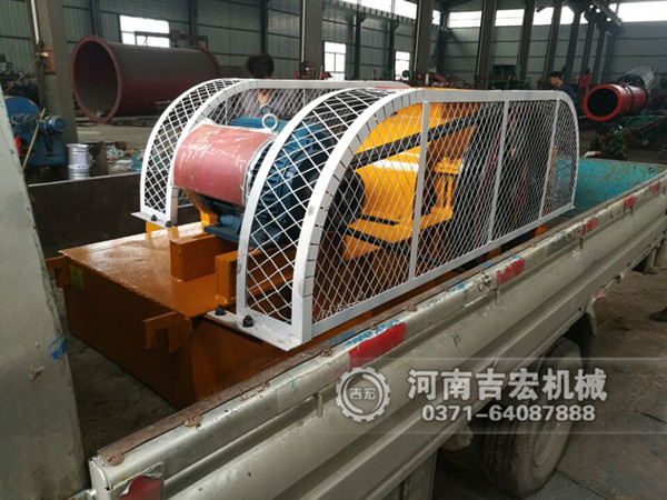  200&times;450對輥破碎機發往貴州