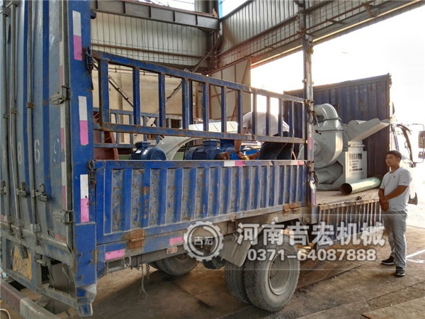 450&times;500雙齒輥破碎機(jī)發(fā)往甘肅蘭州