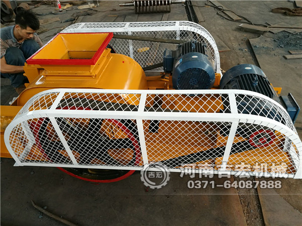 雙齒輥破碎機發往河北承德